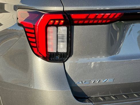 New 2026 Ford Explorer Active w/ Active Comfort Package image 27