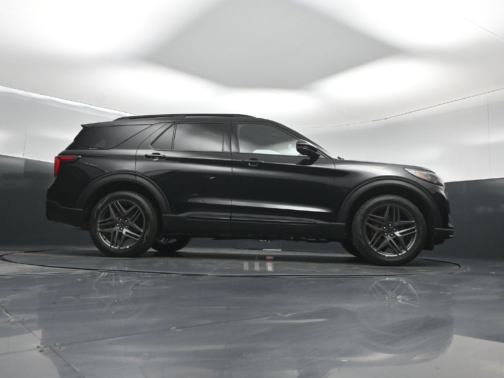 Certified 2026 Ford Explorer ST-Line w/ ST-Line Street Pack AWD/4WD image 43