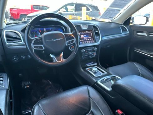 Used 2018 Chrysler 300 Limited w/ Safetytec Plus Group RWD image 12