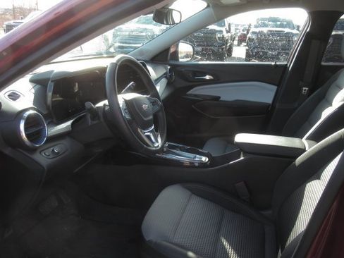 Used 2024 Chevrolet Trax LT w/ Driver Confidence Package image 3