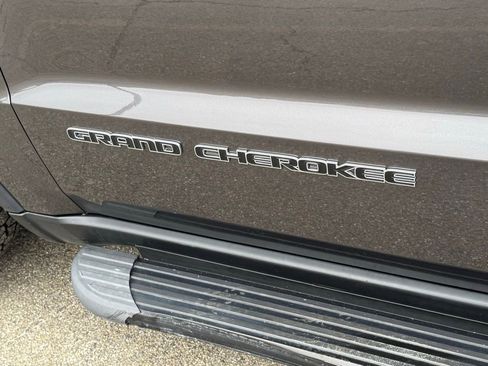 Used 2018 Jeep Grand Cherokee Laredo image 9