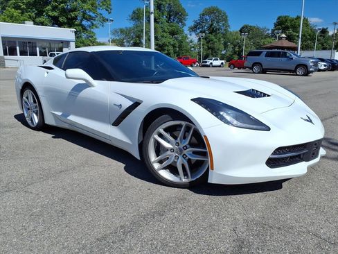 Used 2019 Chevrolet Corvette Stingray Coupe w/ 1LT RWD image 2