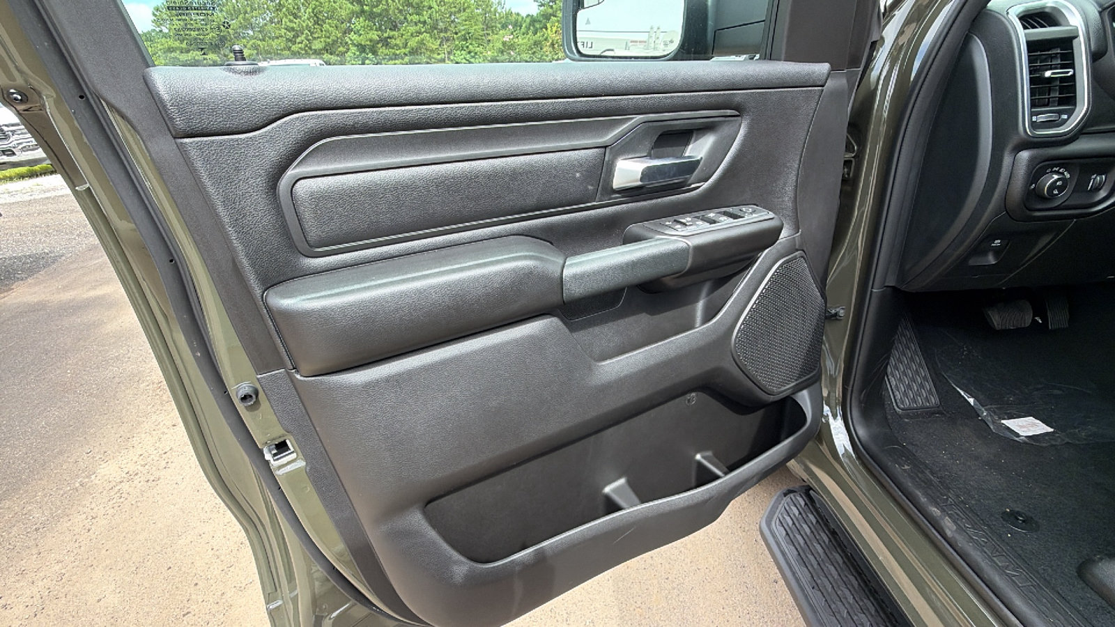 New 2026 RAM 1500 Express AWD/4WD image 16