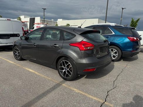 Used 2018 Ford Focus SEL w/ Cold Weather Package FWD image 3