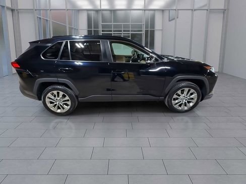 Used 2019 Toyota RAV4 XLE Premium w/ Cold Weather Package image 9