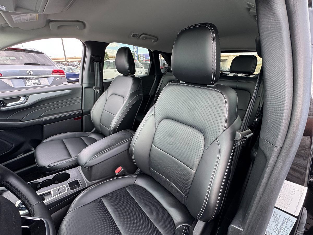 Used 2025 Ford Escape Platinum AWD/4WD image 16