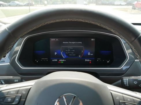 Certified 2022 Volkswagen Tiguan SE w/ Panoramic Sunroof Package AWD/4WD image 27