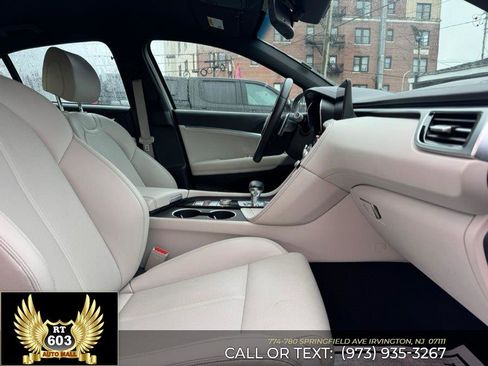 Used 2025 Genesis G70 2.5T image 14
