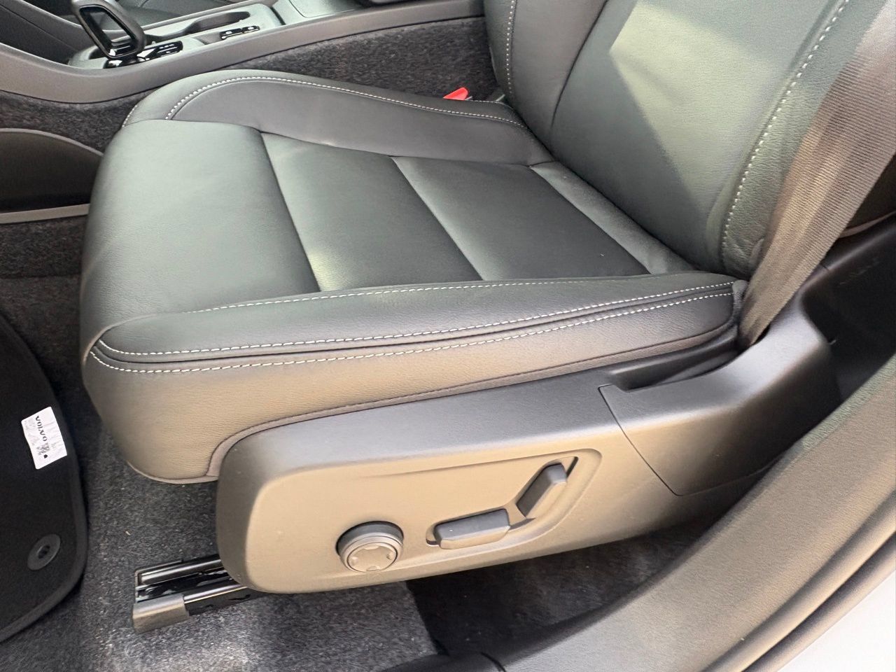 New 2026 Volvo XC40 B5 Core w/ Protection Package Premier AWD/4WD image 19