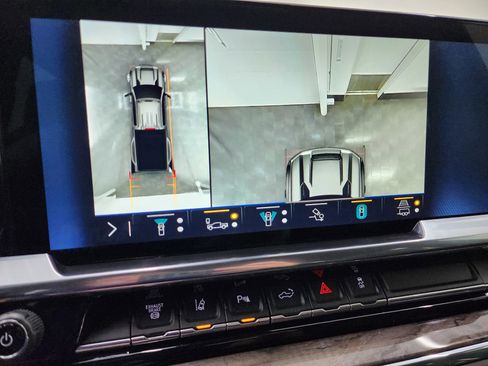 Used 2024 Chevrolet Silverado 3500 LTZ w/ LTZ Convenience Package image 17