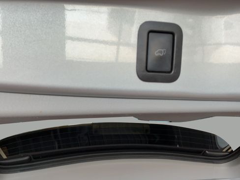 Used 2019 Toyota Highlander Limited FWD image 45