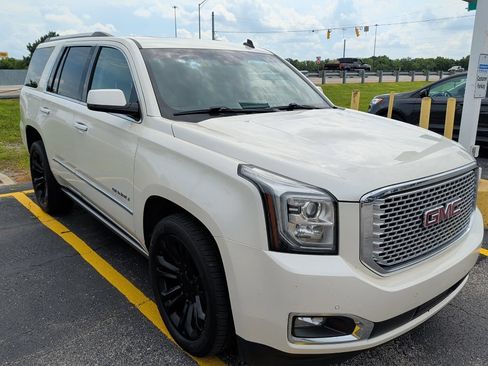 Used 2015 GMC Yukon Denali w/ Touring Package AWD/4WD image 3