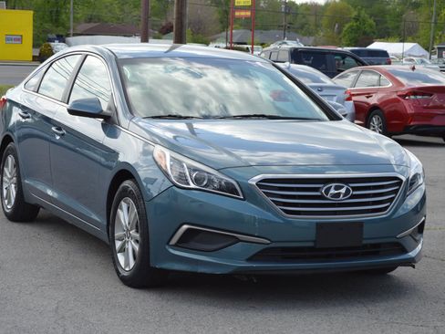 Used 2017 Hyundai Sonata SE w/ Cargo Package image 2