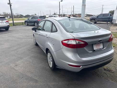Used 2017 Ford Fiesta S image 4