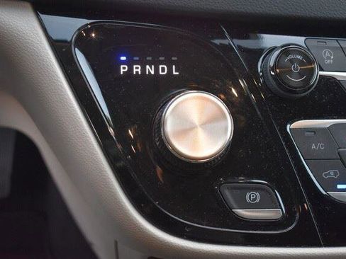 Used 2024 Chrysler Pacifica Touring-L FWD image 31