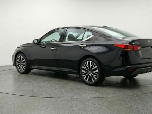 Used 2025 Nissan Altima 2.5 SV FWD image 6