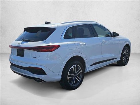 Used 2025 Audi Q5 Premium w/ Convenience Package image 5