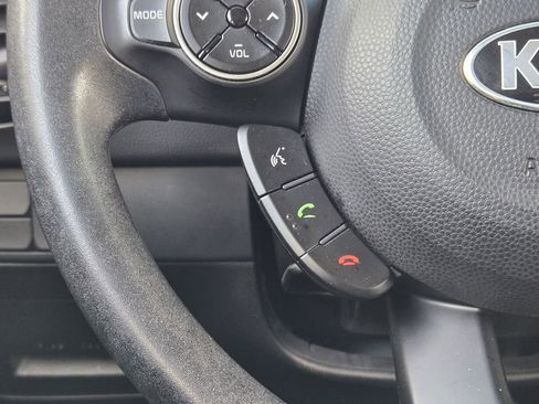 Used 2015 Kia Soul + image 34