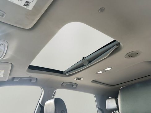 Used 2018 Chevrolet Traverse LT image 23