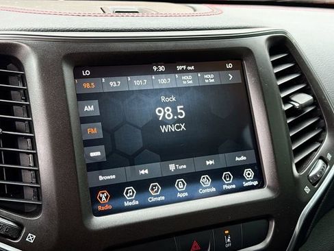 Used 2022 Jeep Cherokee Trailhawk image 15