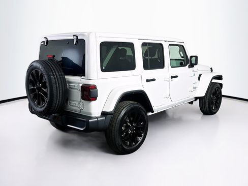 Used 2024 Jeep Wrangler Unlimited Sahara AWD/4WD image 9