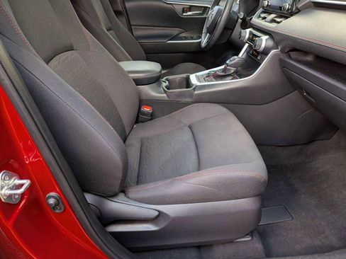 Used 2022 Toyota RAV4 SE w/ Weather & Moonroof Package image 18