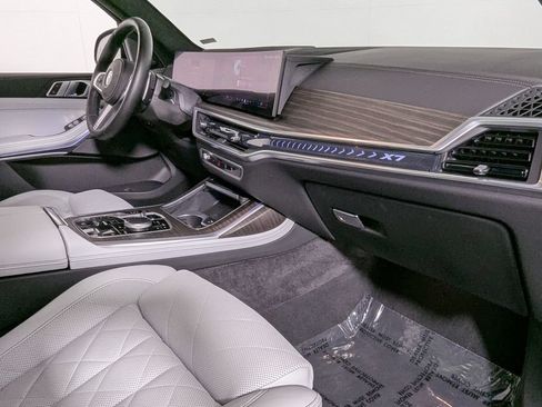 Used 2024 BMW X7 xDrive40i w/ M Sport Package AWD/4WD image 31