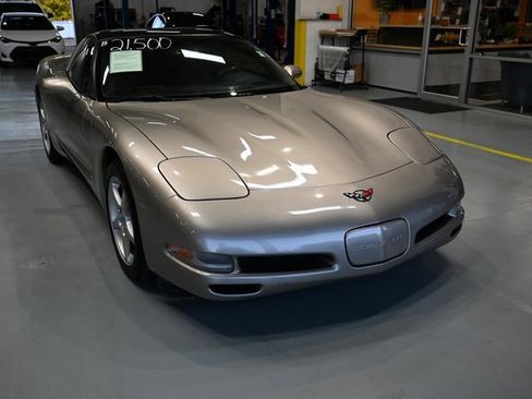 Used 2000 Chevrolet Corvette Coupe w/ Roof Pkg image 4