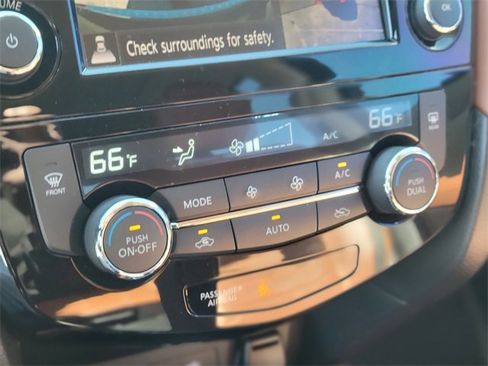 Used 2018 Nissan Rogue SL w/ Premium Package image 28