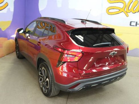 Used 2025 Chevrolet Trax RS w/ Sunroof Package FWD image 6