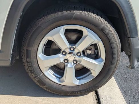 Used 2020 Jeep Compass Latitude w/ Popular Equipment Group FWD image 8