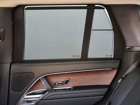 Used 2023 Land Rover Range Rover SE image 19