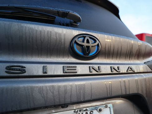 Used 2025 Toyota Sienna XSE w/ XSE Plus Package image 13