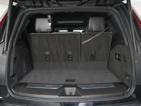 Used 2022 Cadillac Escalade Premium Luxury AWD/4WD image 10