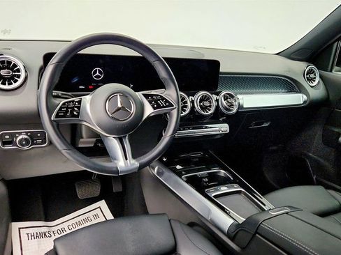 Used 2024 Mercedes-Benz EQB 300 4MATIC image 12