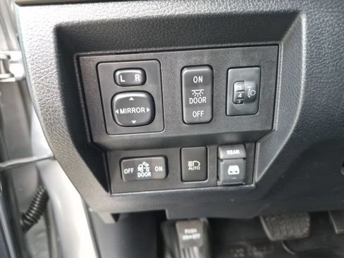 Used 2018 Toyota Tundra SR5 w/ SR5 Upgrade Package AWD/4WD image 21