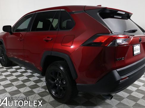 Used 2022 Toyota RAV4 LE FWD image 7