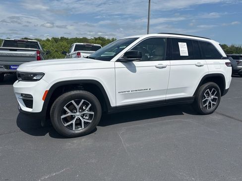 Used 2024 Jeep Grand Cherokee Limited image 3