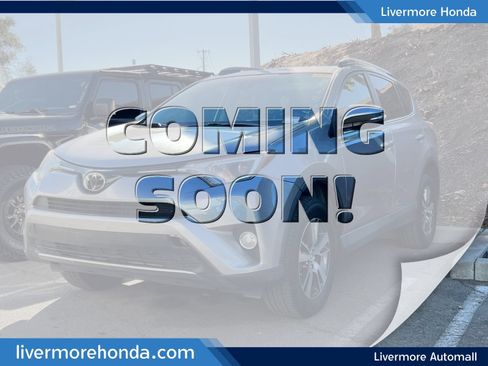 Used 2017 Toyota RAV4 XLE FWD image 1