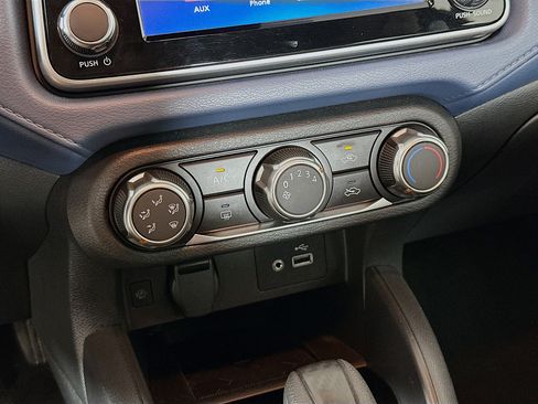 Used 2025 Nissan Versa SV FWD image 21