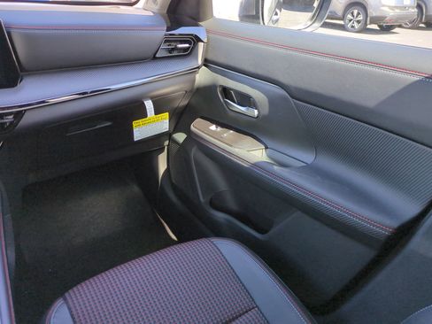 New 2025 Nissan Kicks SR FWD image 17