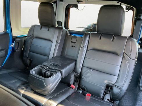 Used 2021 Jeep Wrangler Unlimited Sahara image 9