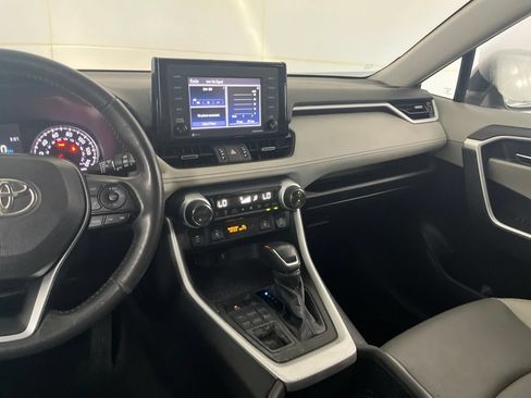 Used 2022 Toyota RAV4 XLE Premium AWD/4WD image 33