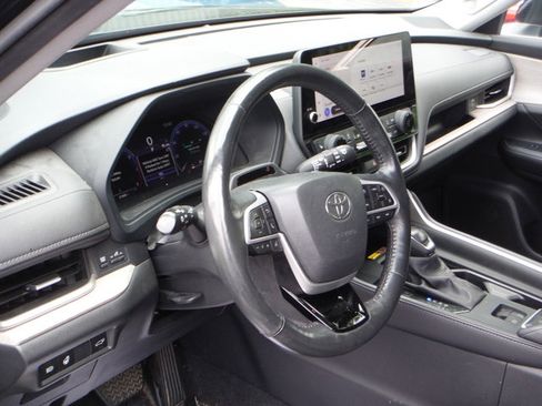 Used 2024 Toyota Grand Highlander AWD image 15