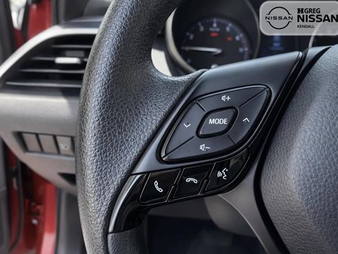 Used 2020 Toyota C-HR LE FWD image 11