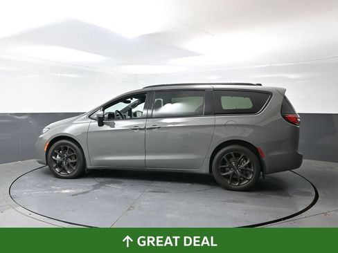 Used 2023 Chrysler Pacifica Touring-L w/ Uconnect Theater Family Group AWD/4WD image 12