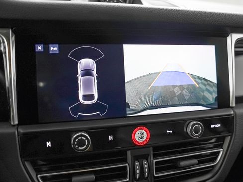Certified 2026 Porsche Macan AWD/4WD image 27