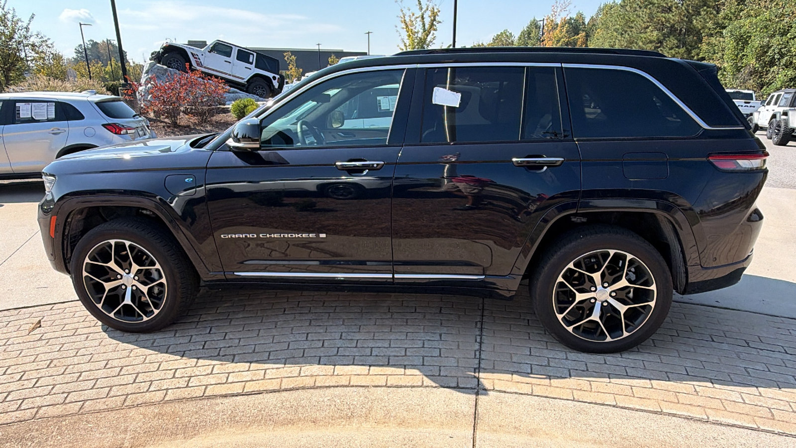 Used 2024 Jeep Grand Cherokee Summit AWD/4WD image 11