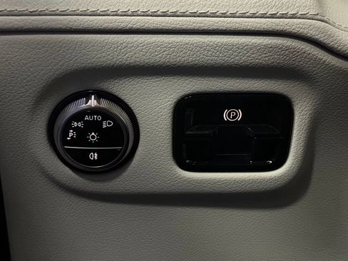 Used 2023 Mercedes-Benz EQE 350+ 4MATIC SUV w/ Exclusive Trim Package image 13