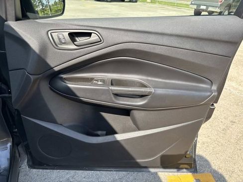 Used 2019 Ford Escape S image 17